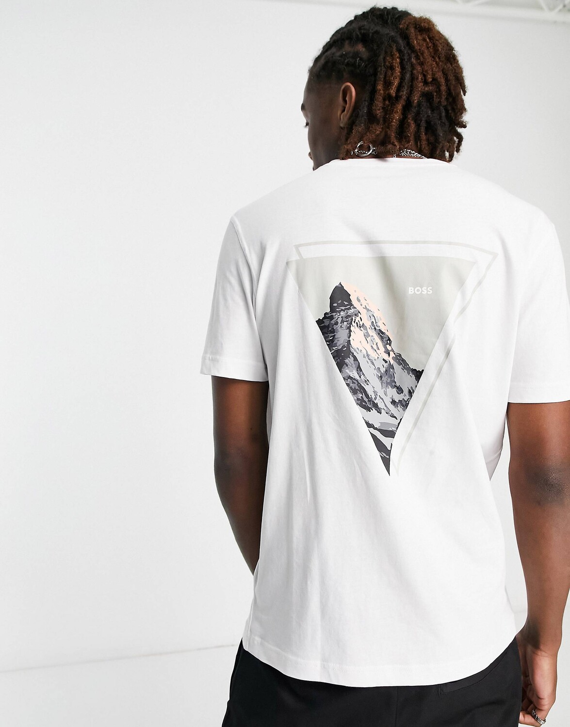 

Белая футболка BOSS Casual Teetrury 1 с принтом на спине