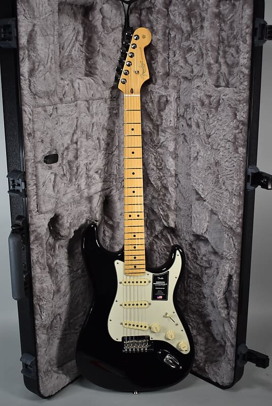 

2022 Fender American Pro II Stratocaster Black Finish Электрогитара с OHSC