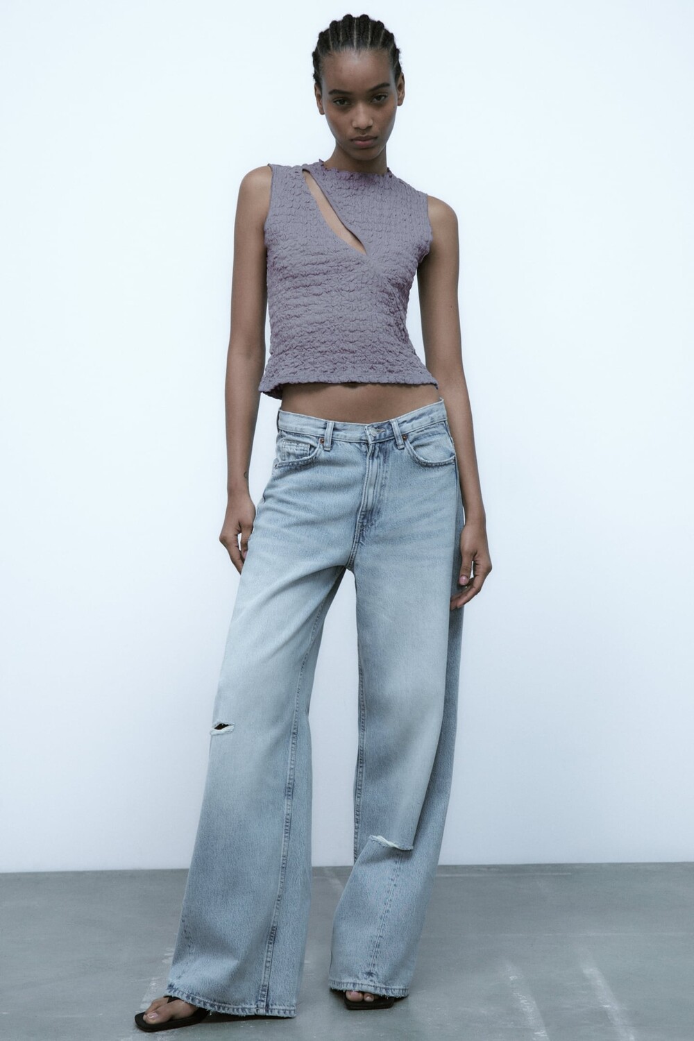 

Текстурный топ с вырезами ZARA, серо-голубой
