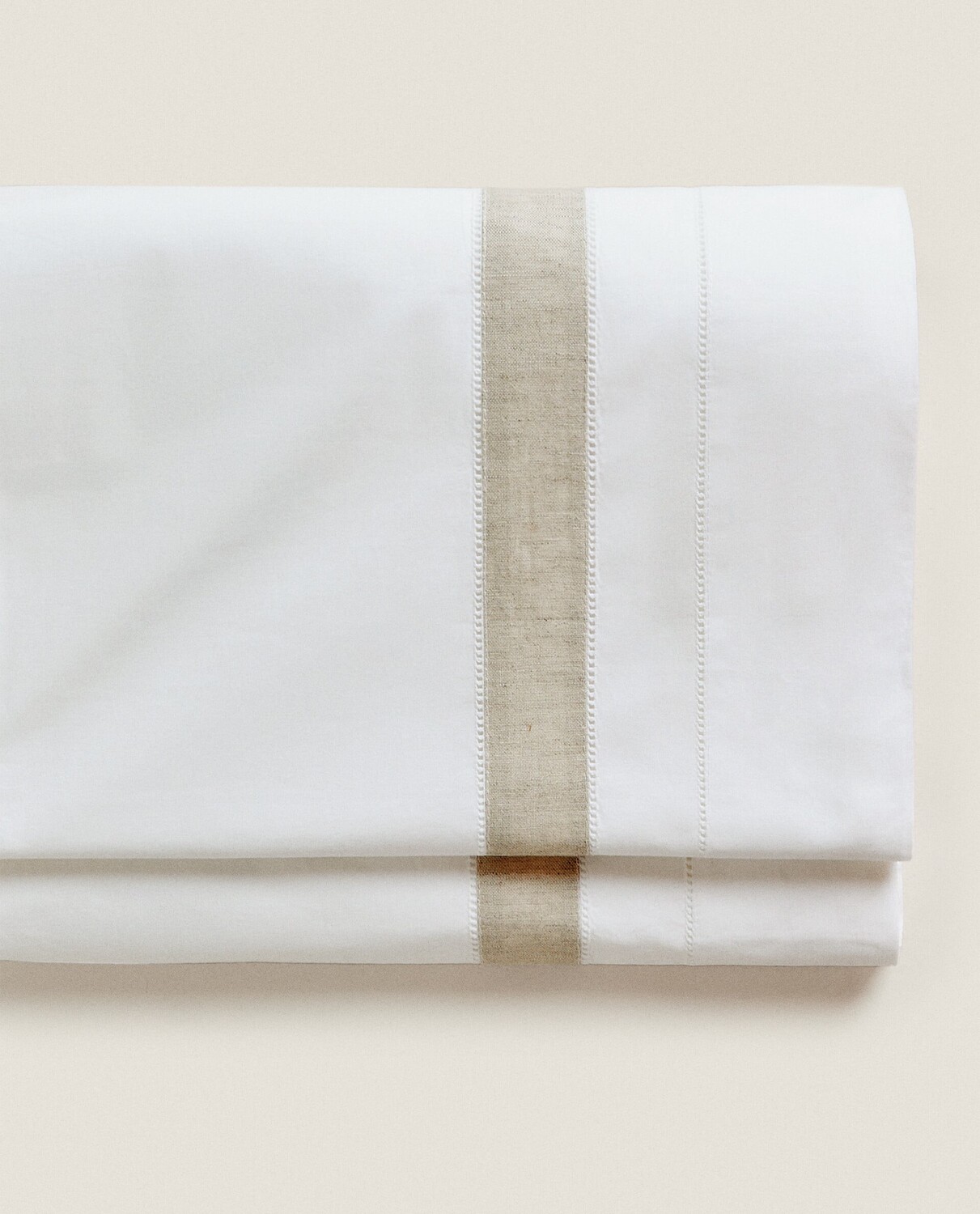 

Простыня из перкаля с контрастной льняной каймой Zara Home, белый