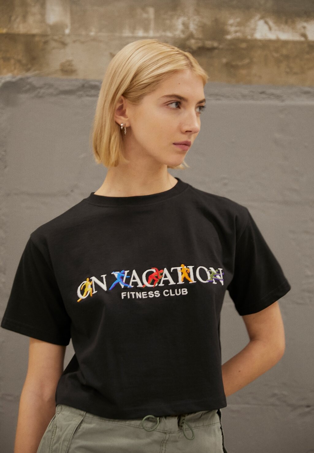 

Футболка с принтом On Vacation, черный