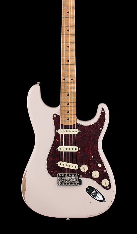 

Stratocaster 60-х Fender Limited Edition Road Worn Stratocaster — Shell Pink #42983 Limited Edition Road Worn '60s Stratocaster