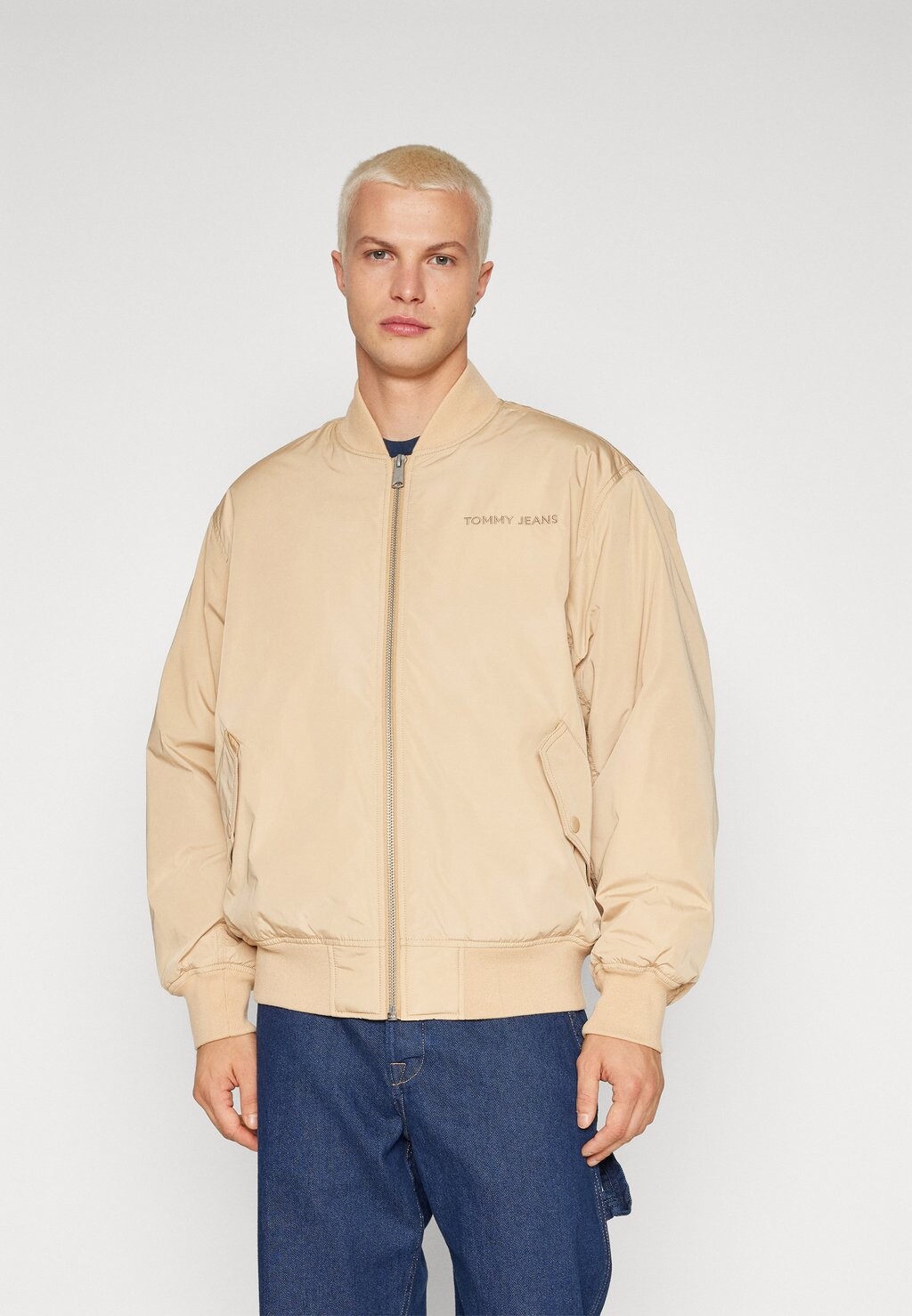 

Бомбер Chaquetas Tommy Jeans КУРТКА CLASSICS, цвет tawny sand