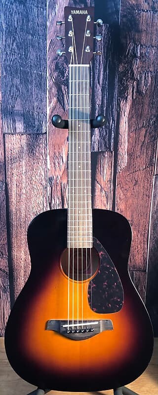 

Yamaha JR2-TBS Студенческая гитара в масштабе 3/4 - табачно-коричневый Sunburst с футляром для переноски JR2-TBS 3/4 Scale Student Guitar
