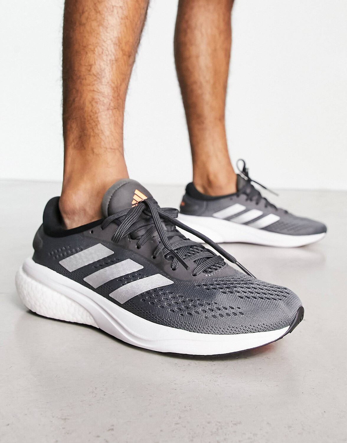 

Серые кроссовки adidas Running Supernova 2