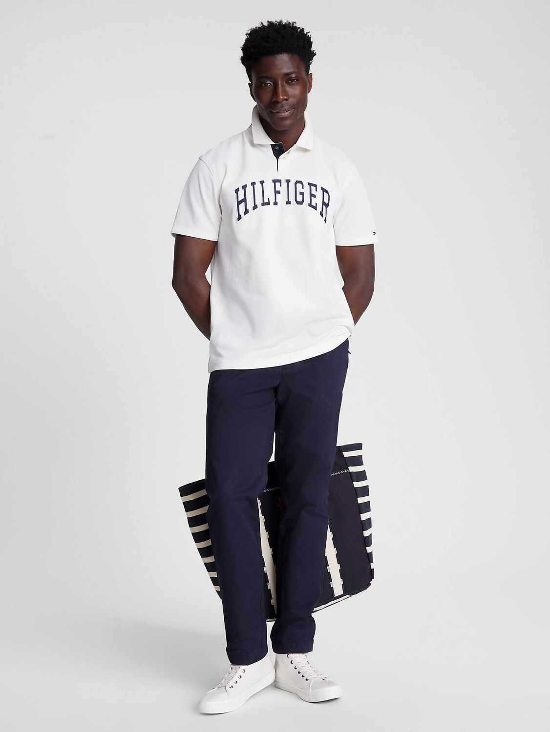 

Футболка-поло Tommy Hilfiger Regular Fit Varsity Logo, белый/темно-синий