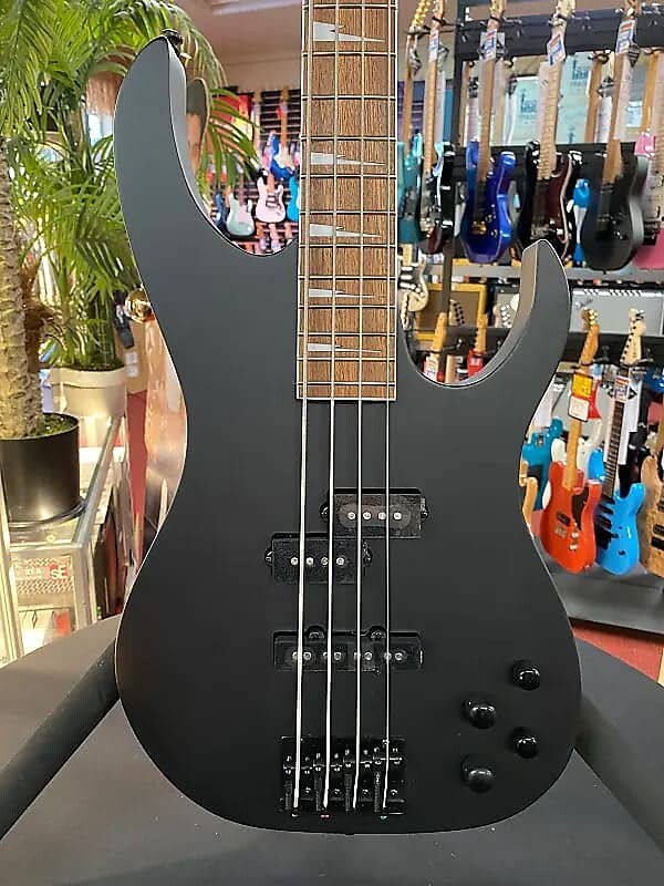 

Бас-гитара Ibanez Standard RGB300 - черная плоская Standard RGB300 Bass Guitar - Black Flat