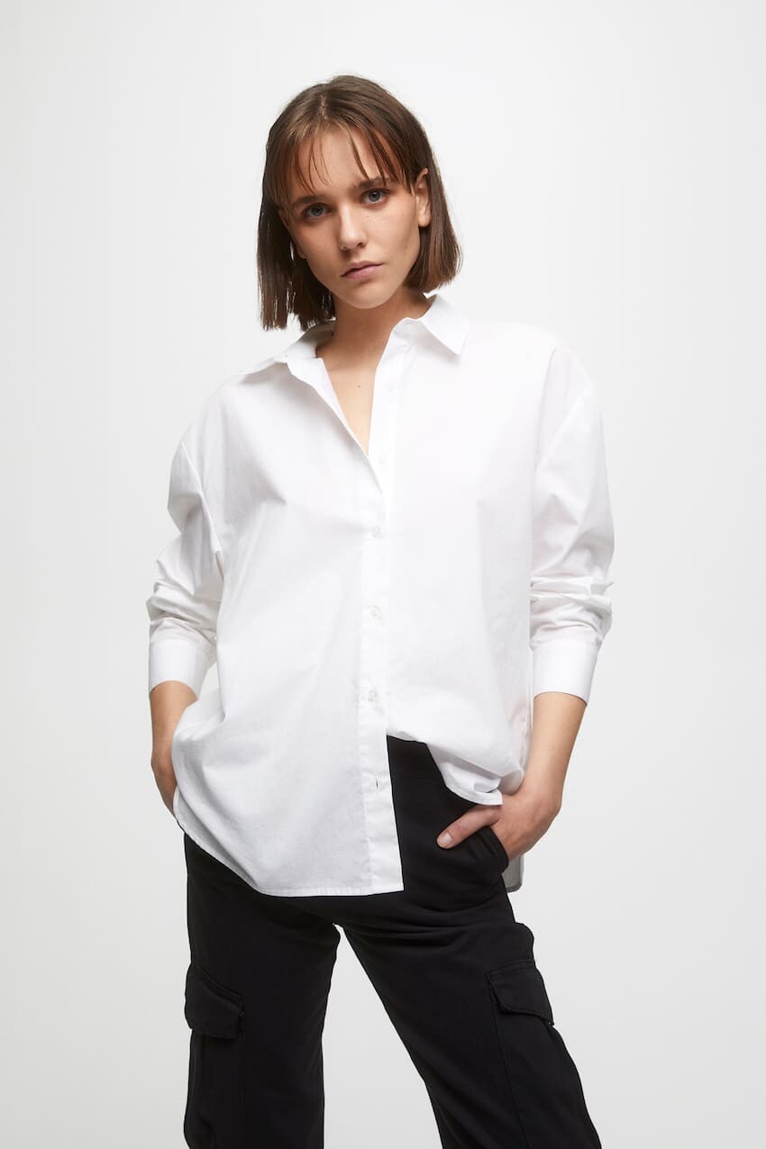 

Базовая поплиновая рубашка Pull&Bear, белый