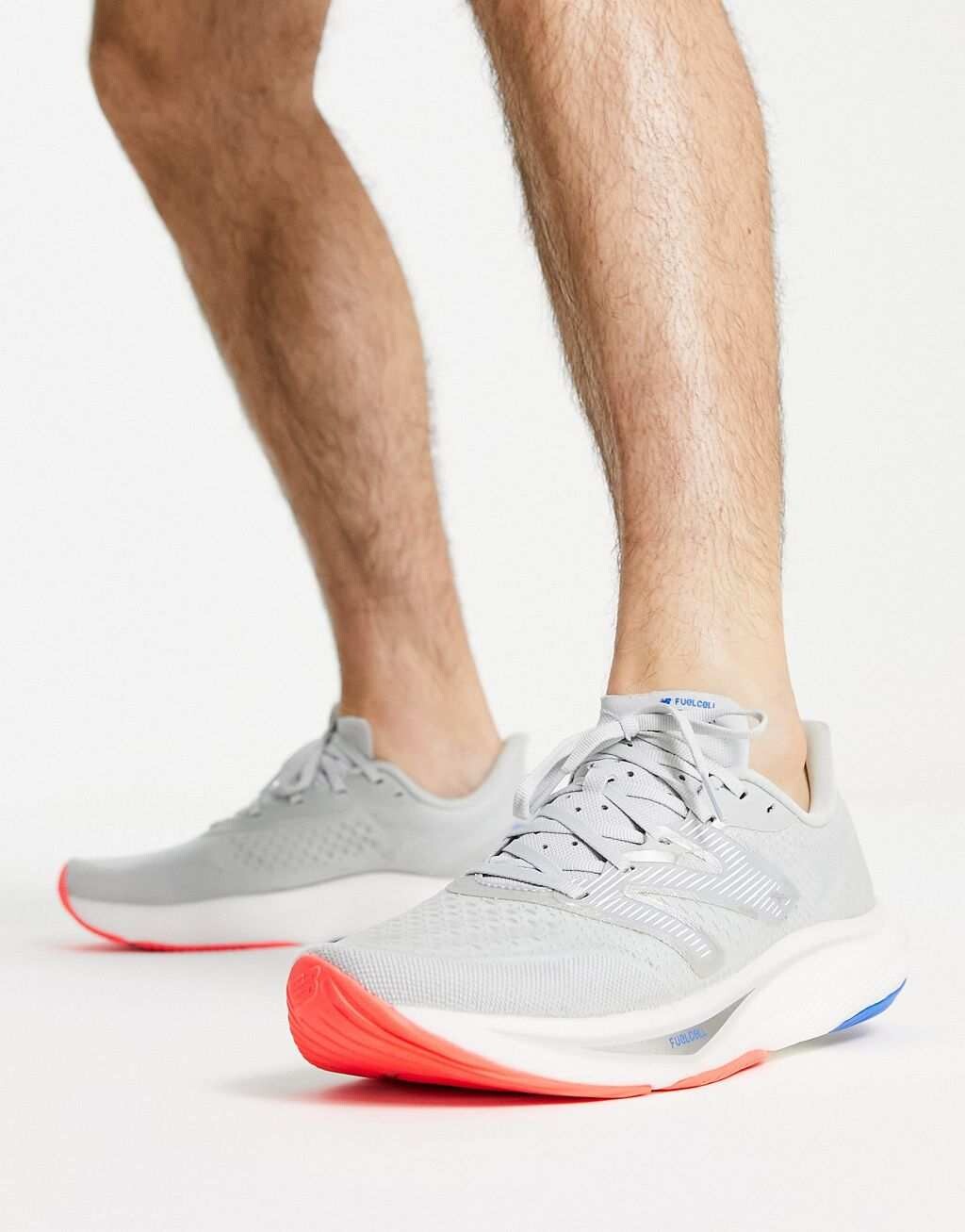 

Серые кроссовки для бега New Balance Rebel