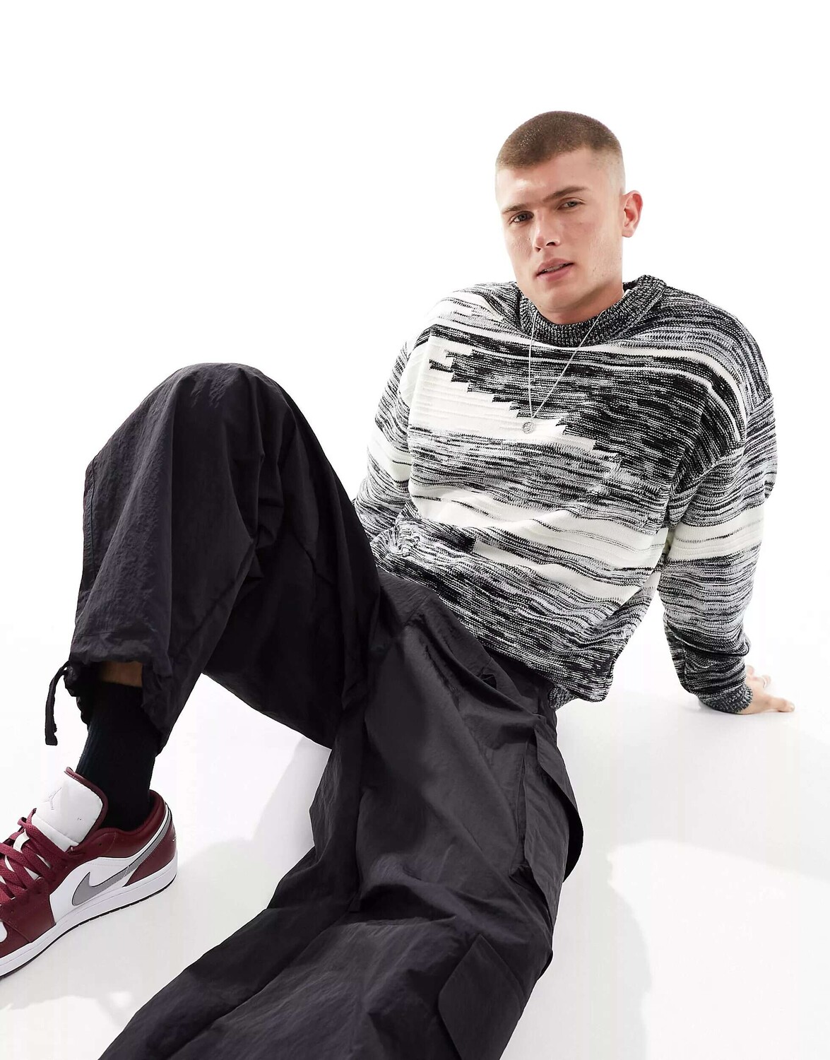 

Двухцветный джемпер оверсайз Jack & Jones черно-белого цвета, Черный