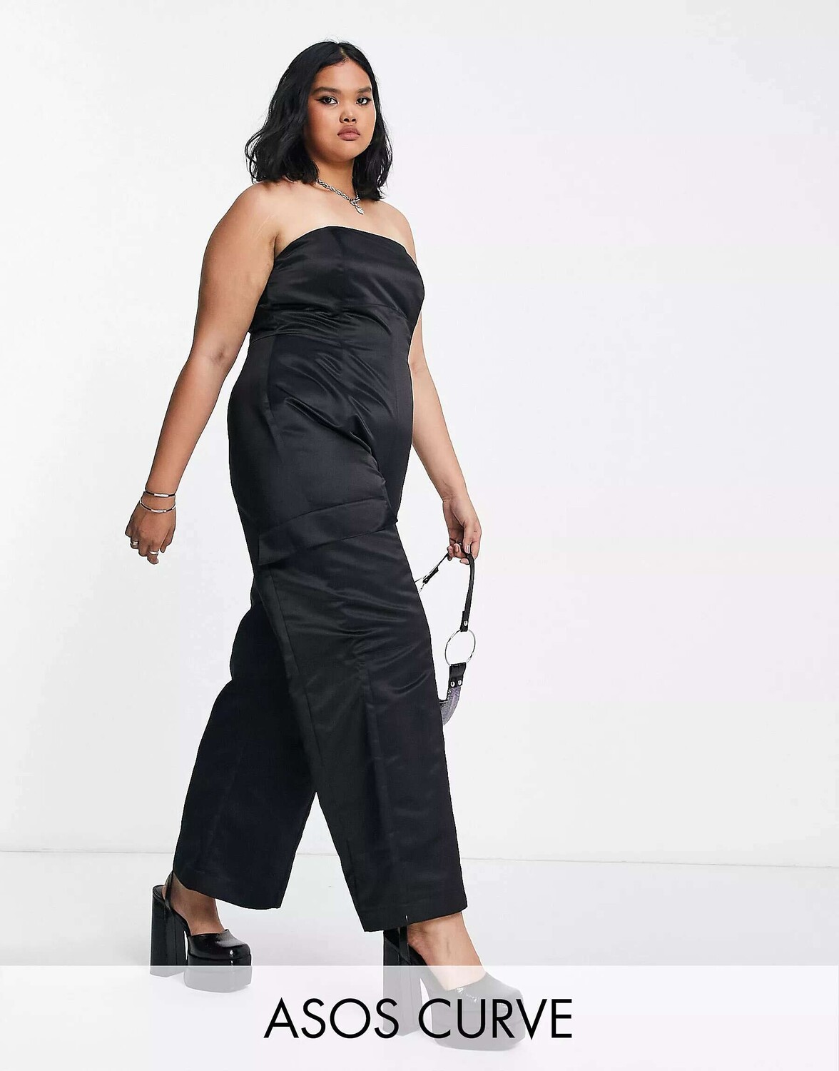 

Черный структурированный атласный комбинезон карго ASOS DESIGN Curve