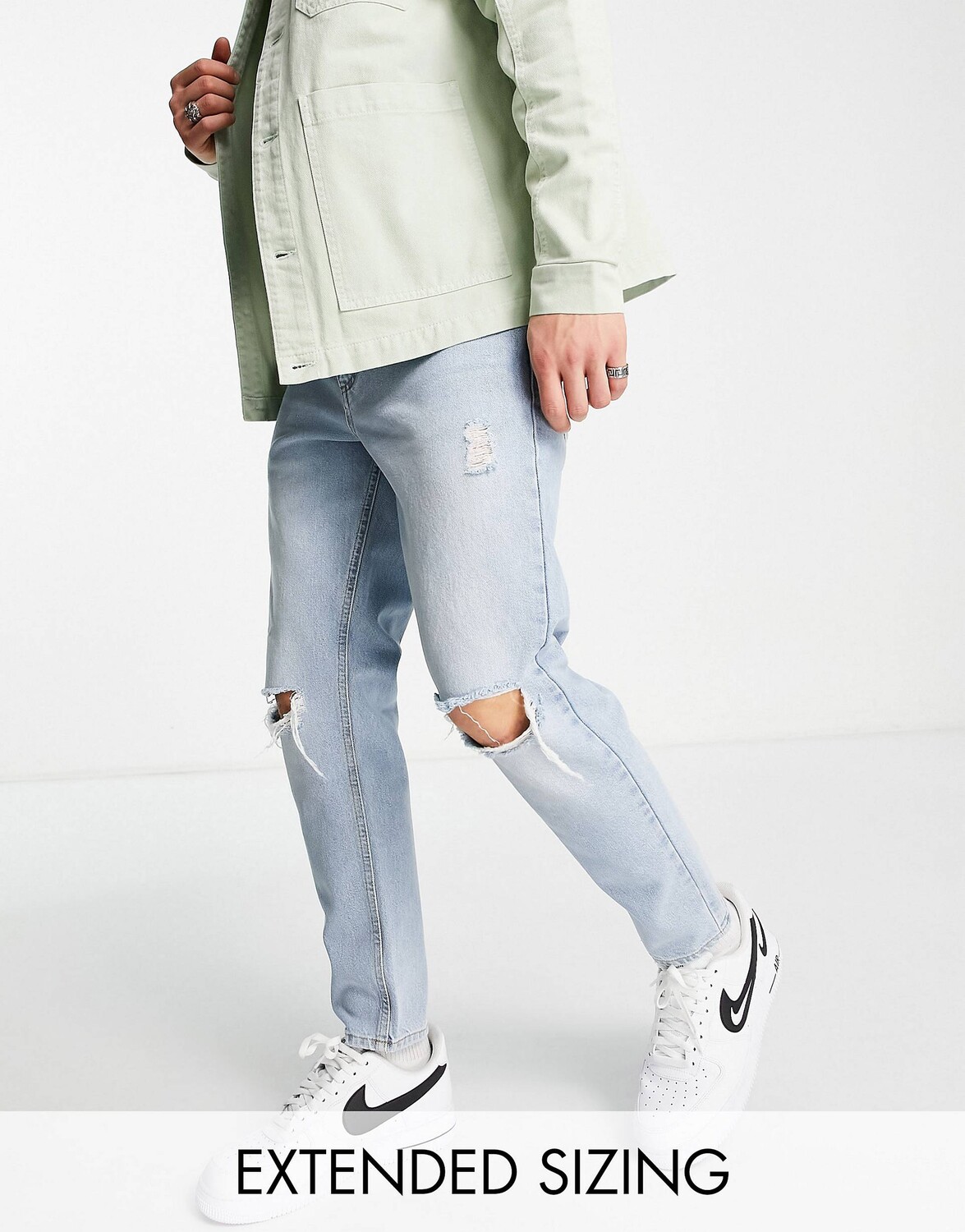 

Светлые классические джинсы с разрезами на коленях ASOS DESIGN