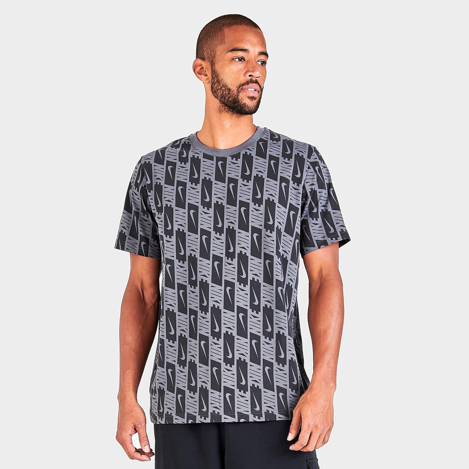 

Мужская футболка с графическим принтом Nike Sportswear Repeat Logo, серый