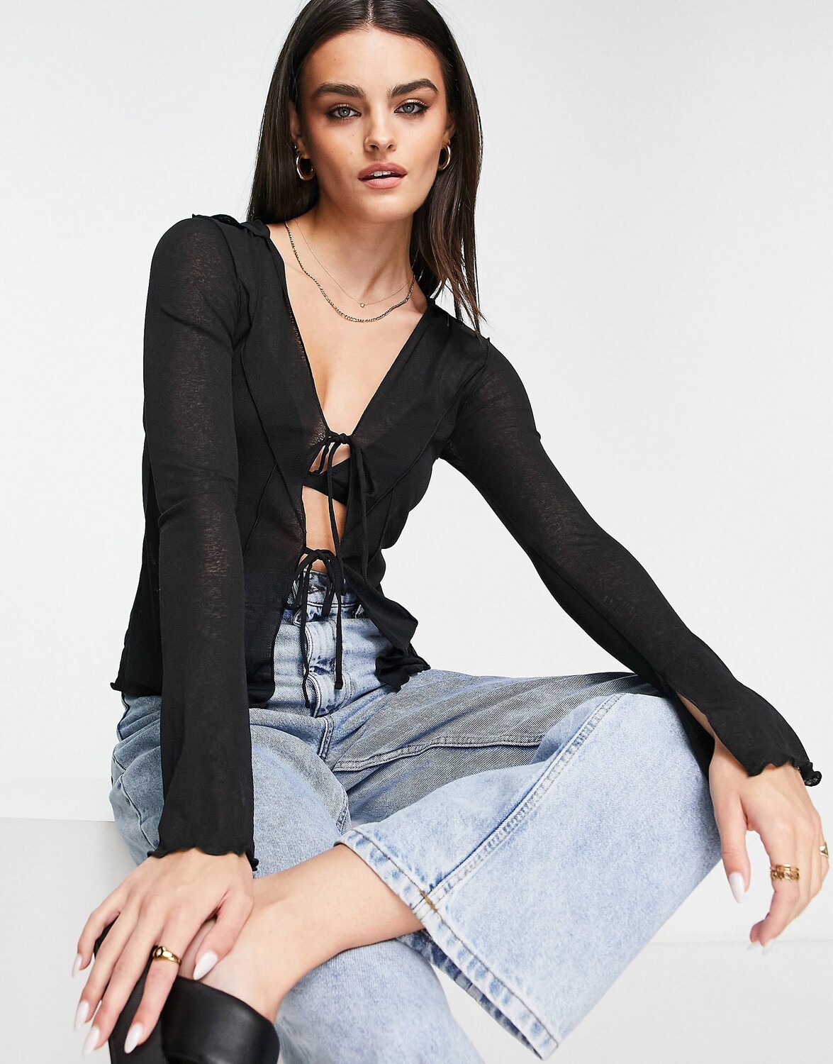 

Черный топ с длинными рукавами и завязками спереди Topshop
