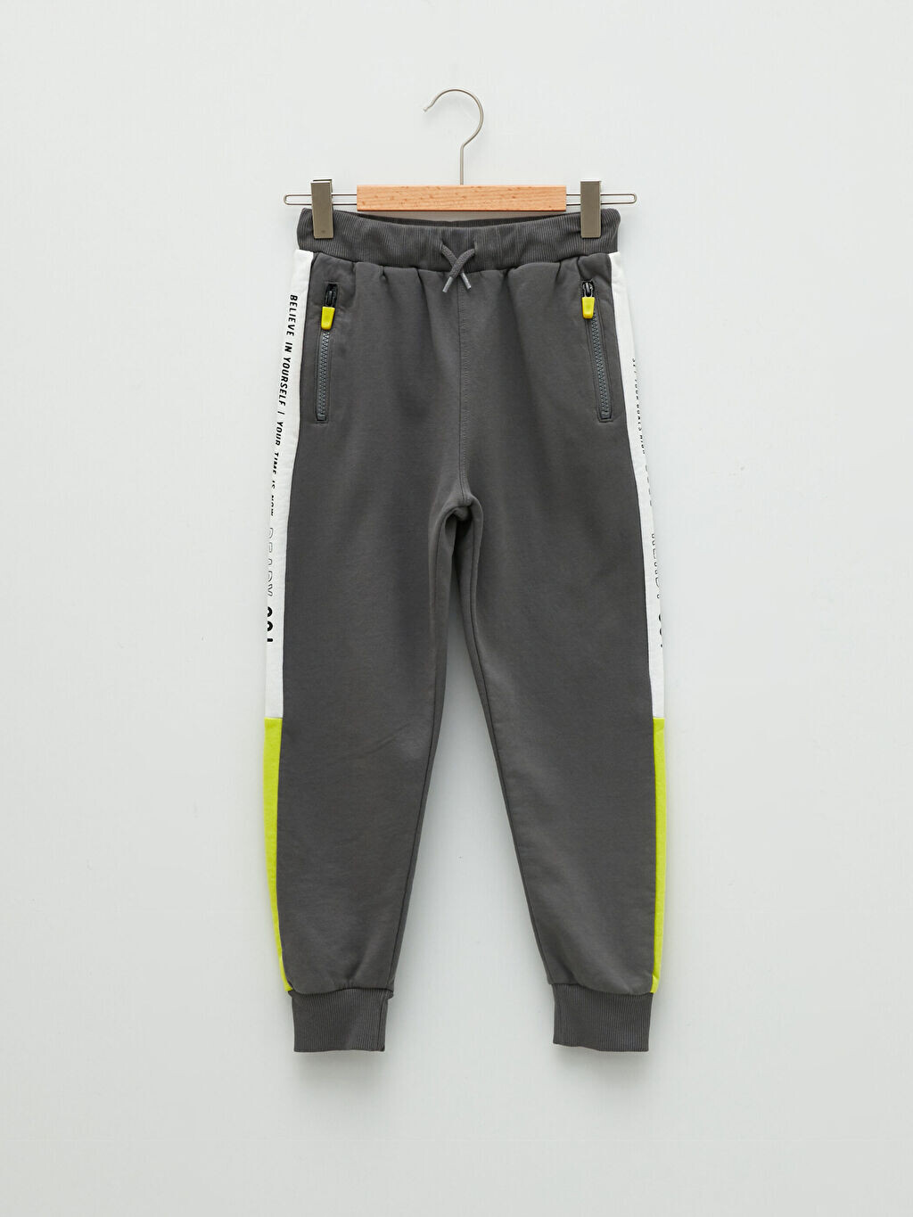 

Спортивные штаны Jogger для мальчиков с принтом на эластичной талии LCW Kids