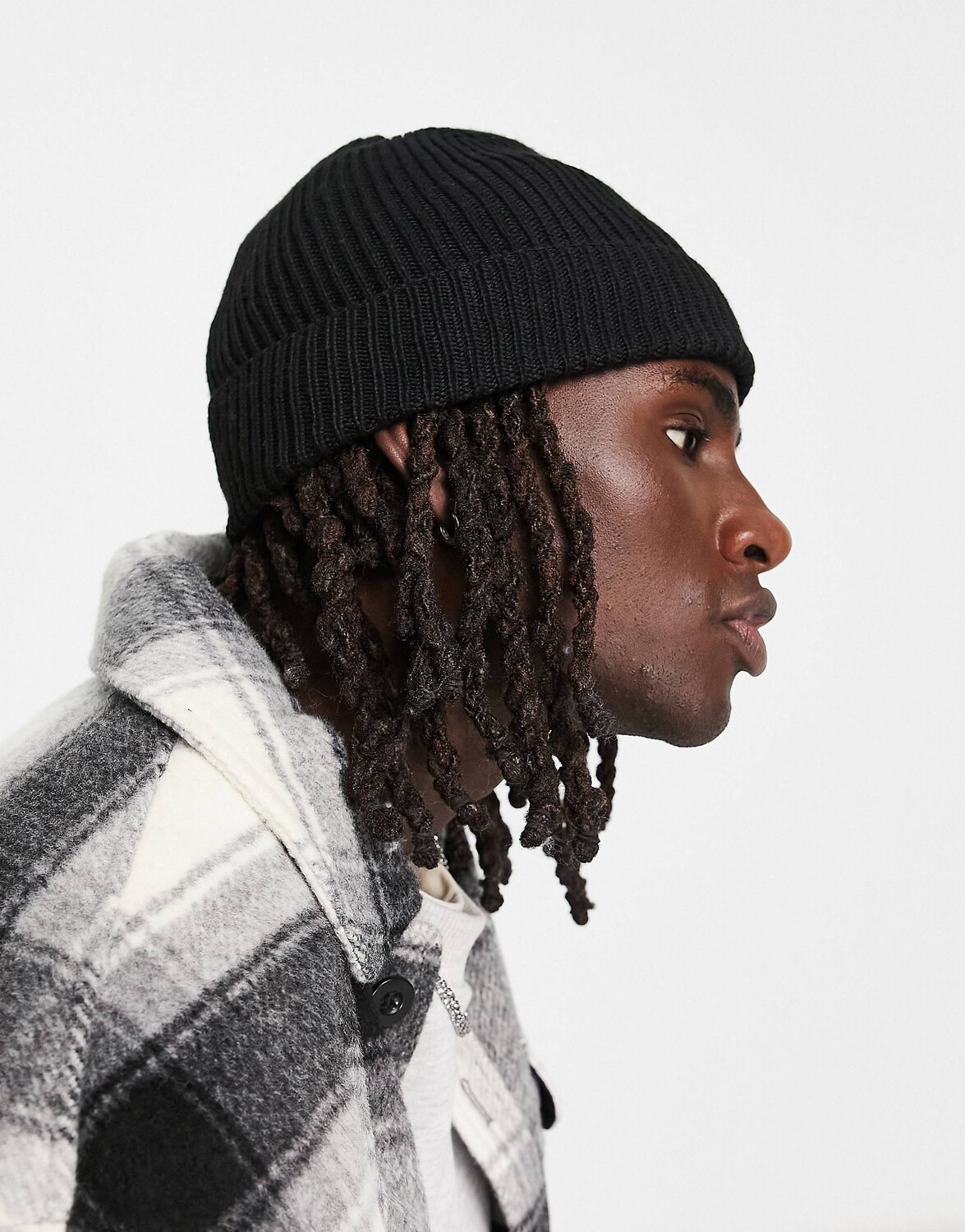 

Черная шапка с напуском ASOS DESIGN