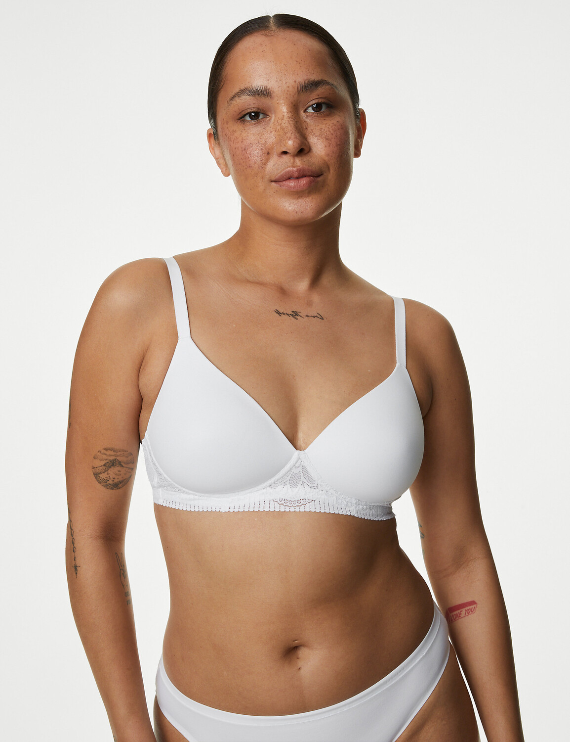 

Бюстгальтер с полной чашкой без косточек Body Soft A-E Body