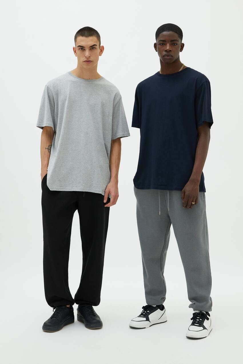

Пакет базовых футболок Pull&Bear, серый