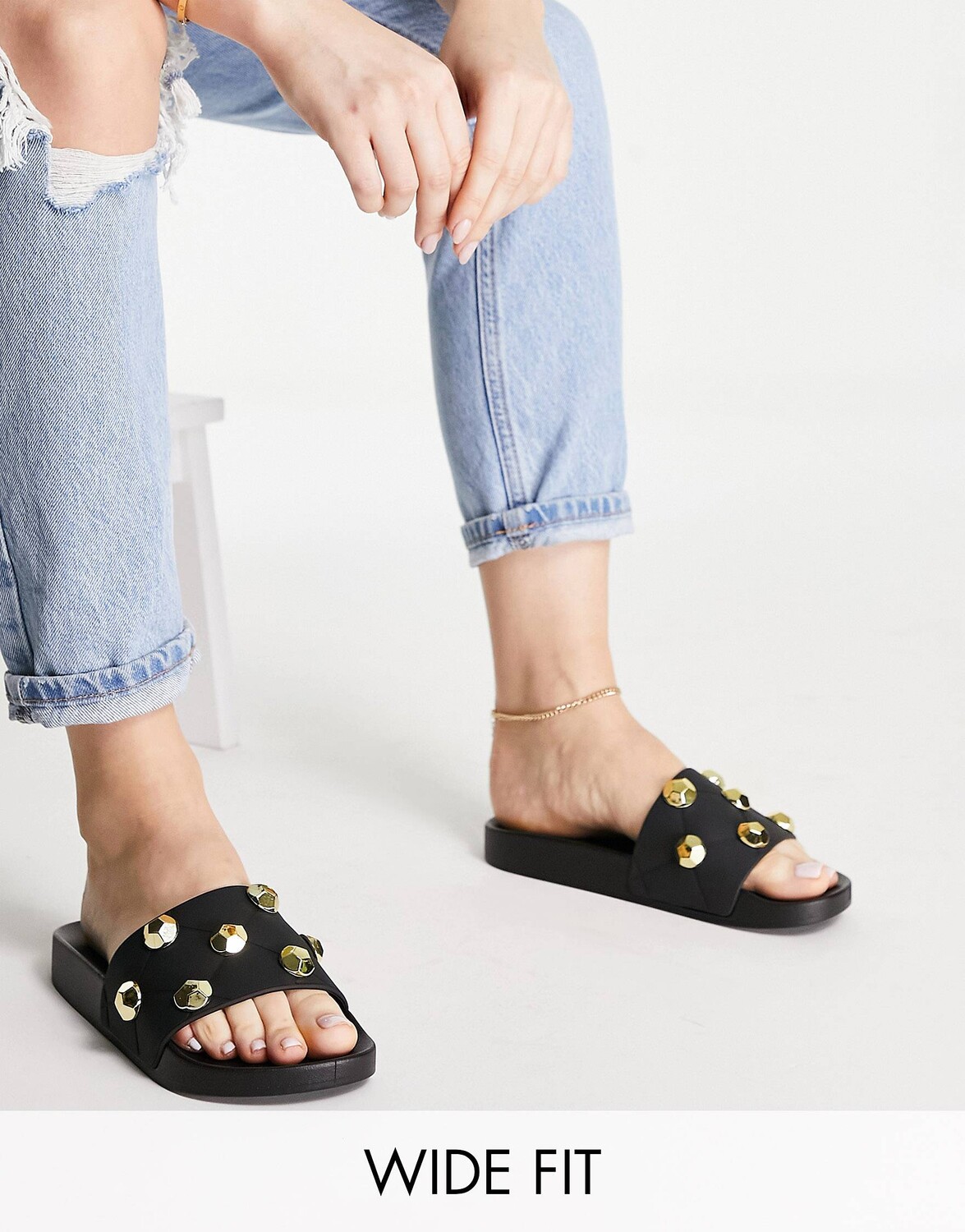 

Черные стеганые шлепанцы с заклепками ASOS DESIGN Wide Fit Finery