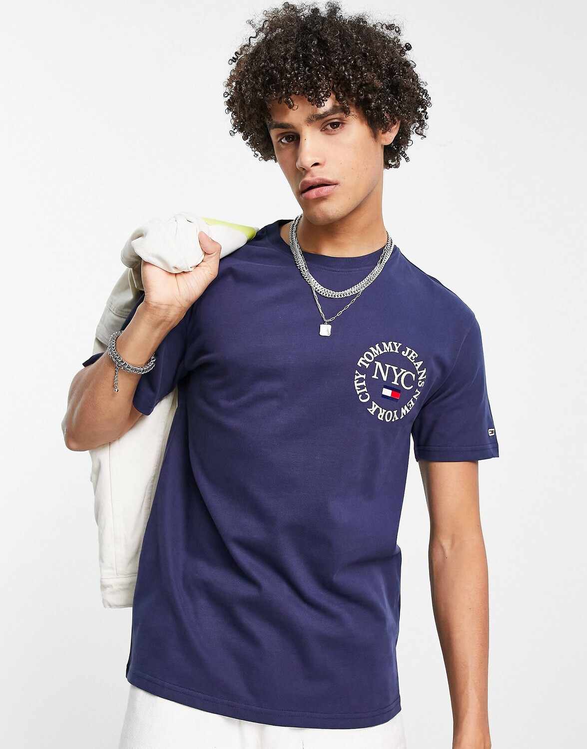 

Темно-синяя хлопковая футболка с классическим круглым логотипом Tommy Jeans