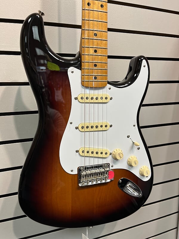 

Модифицированный Stratocaster Fender Vintera '50s Vintera '50s Stratocaster Modified