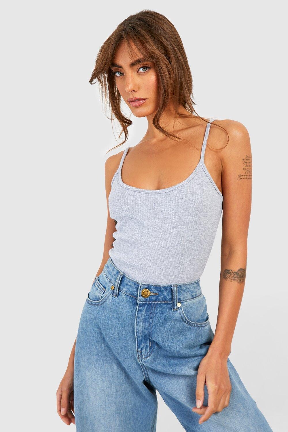 

Базовая топ-майка с овчным вырезом и ребками Boohoo, серый