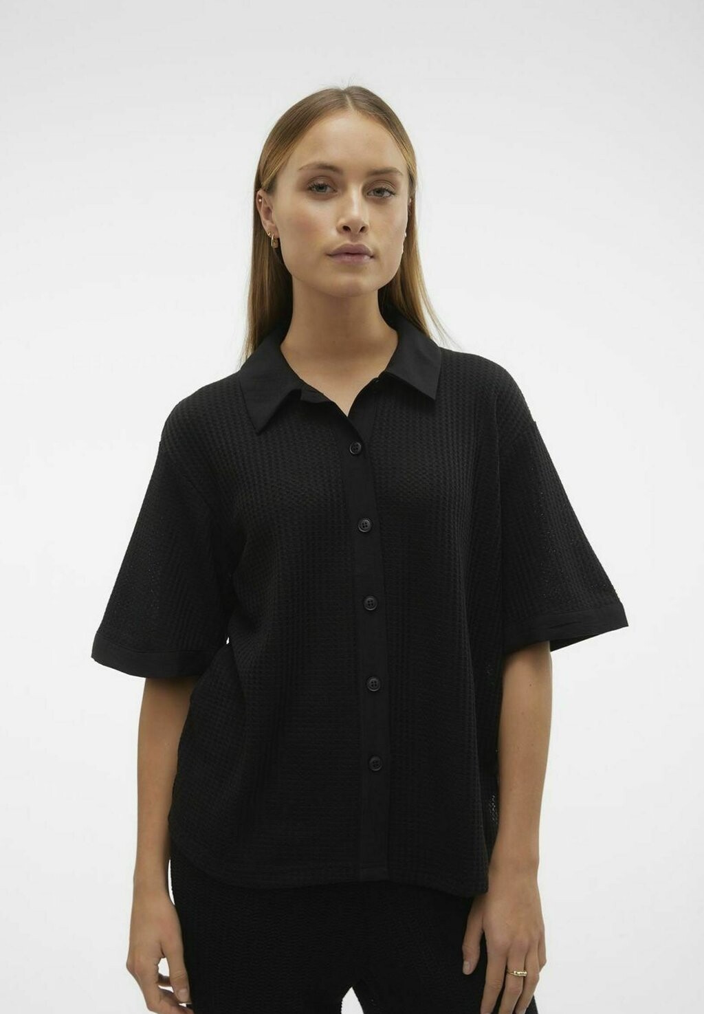 

Рубашка Vero Moda, черный