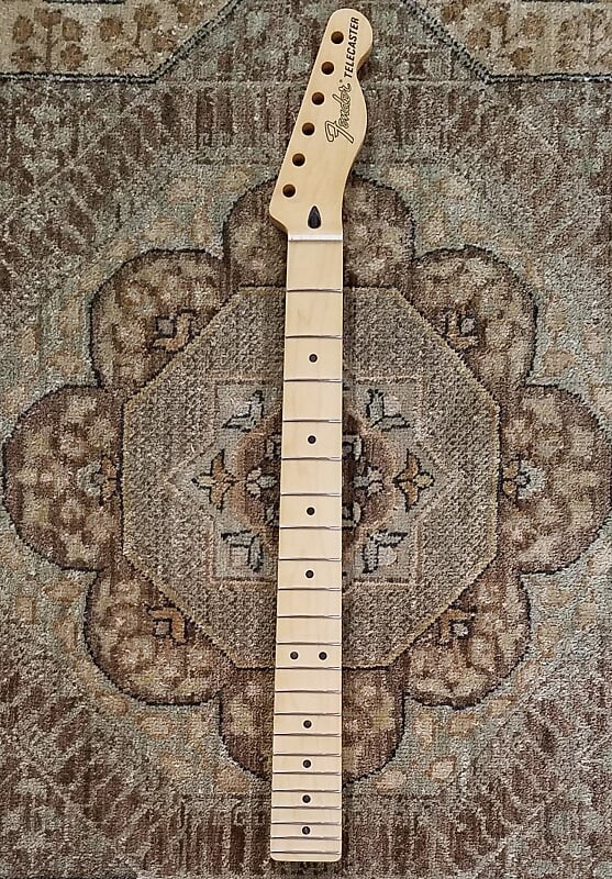

Телегриф Fender Deluxe Series с 22 узкими высокими ладами, кленовый гриф #0419 0997600921