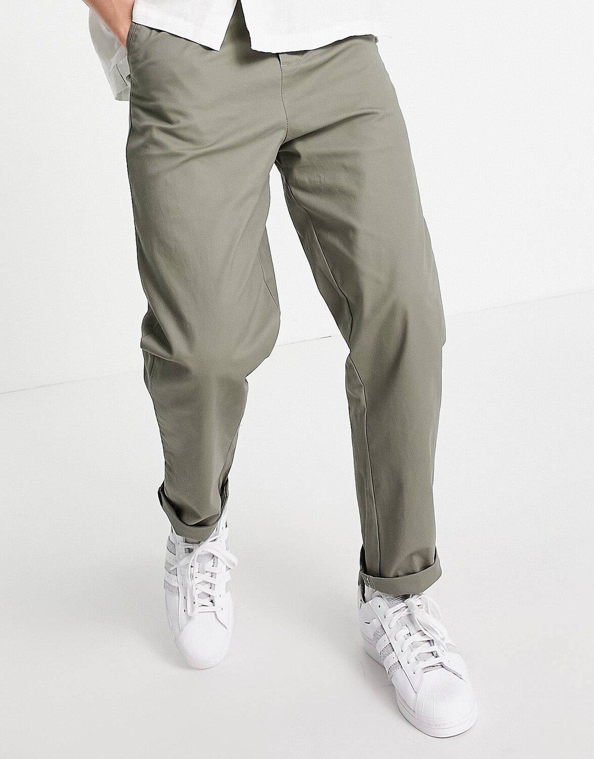 

Свободные брюки чинос цвета хаки ASOS DESIGN