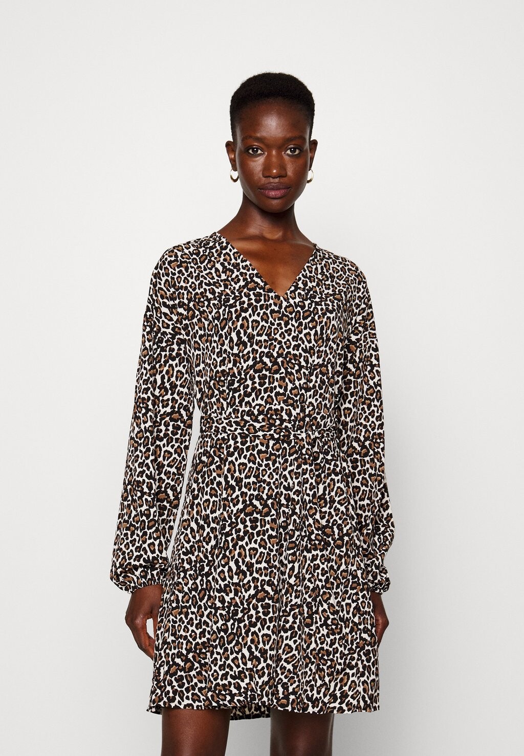 

Повседневное платье Vero Moda, бежевый