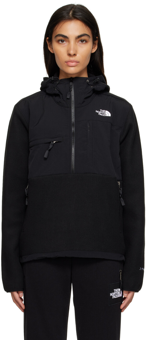 

Черная куртка Денали The North Face