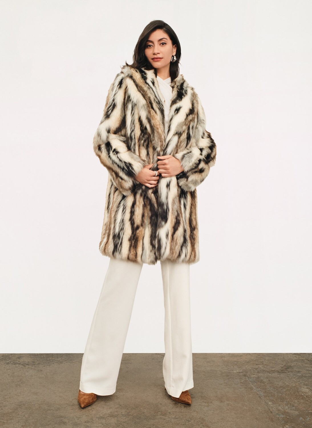 

Пальто из искусственного меха Donna Karan, Серый