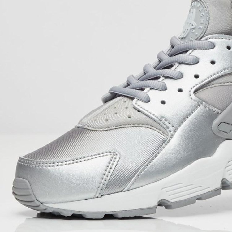 Nike huarache run discount silver