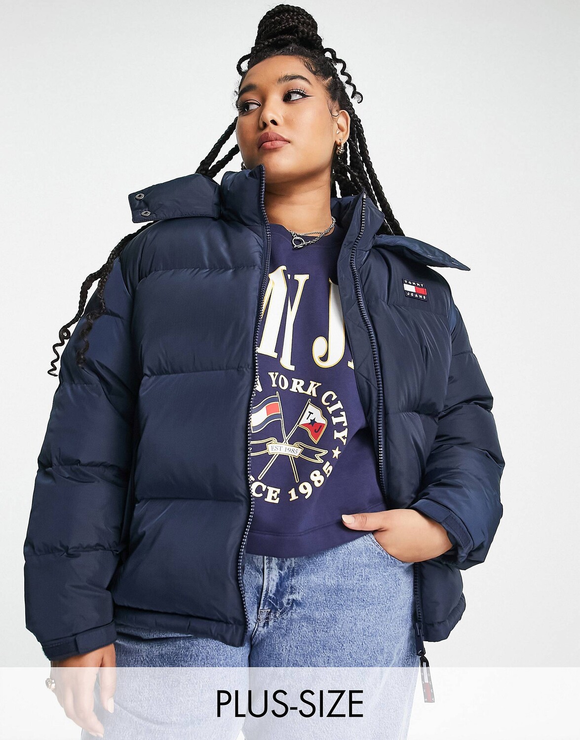 

Темно-синий пуховик с капюшоном и капюшоном Tommy Jeans Plus alaska