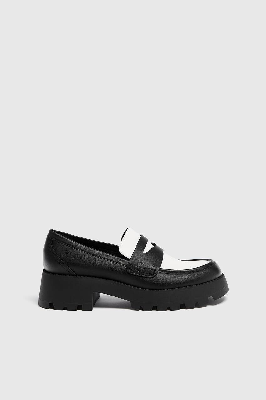 

Контрастные лоферы Pull&Bear