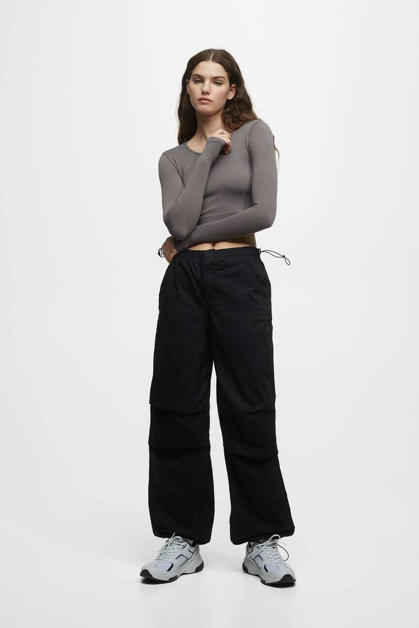 

Брюки-парашюты с регулируемой талией Pull&Bear, черный