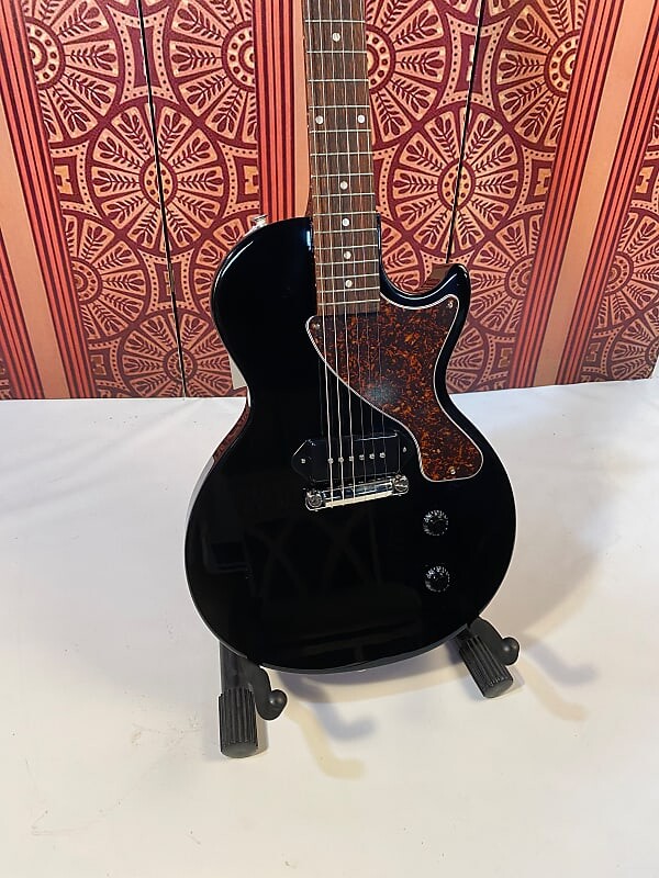 

Gibson Les Paul Junior 2022 - Ebony в жестком футляре