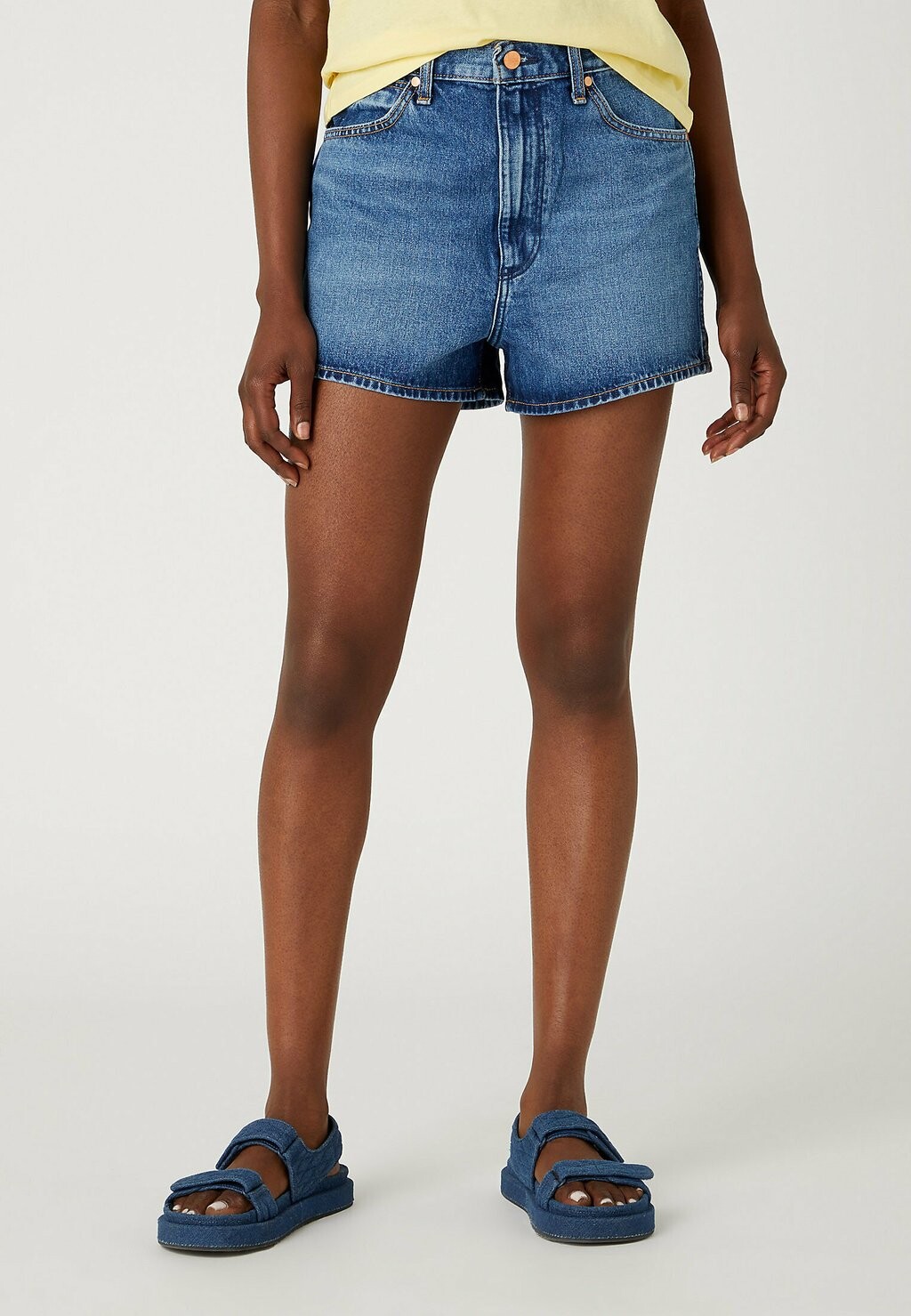 

Джинсовые шорты Wrangler
