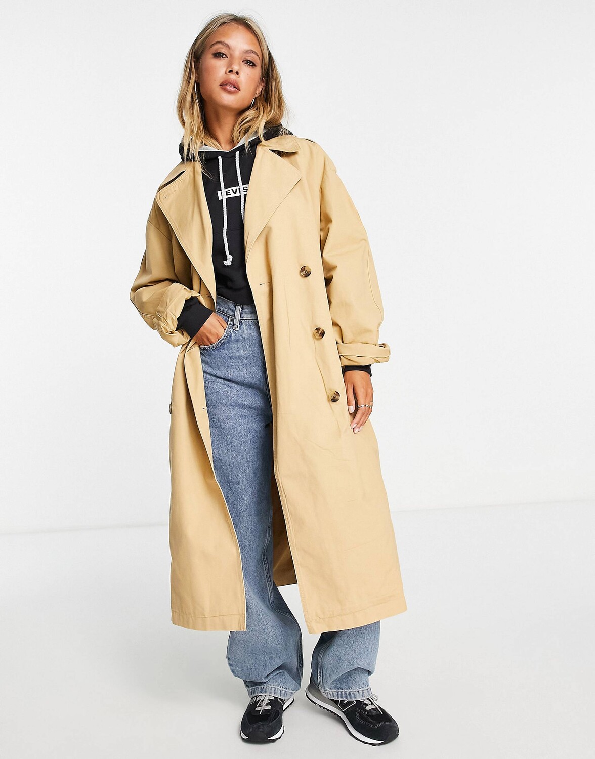 

Классический тренч Levi's бежевого цвета