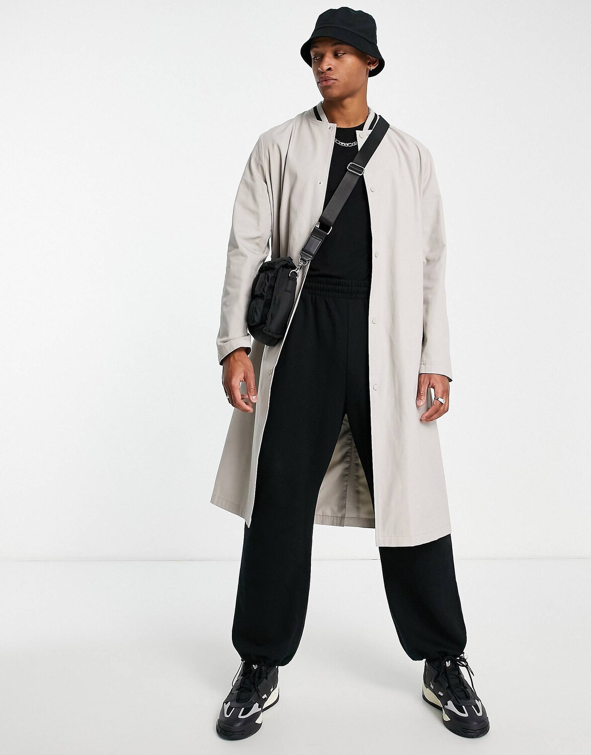 

Легкий тренч в рубчик с камнем ASOS DESIGN