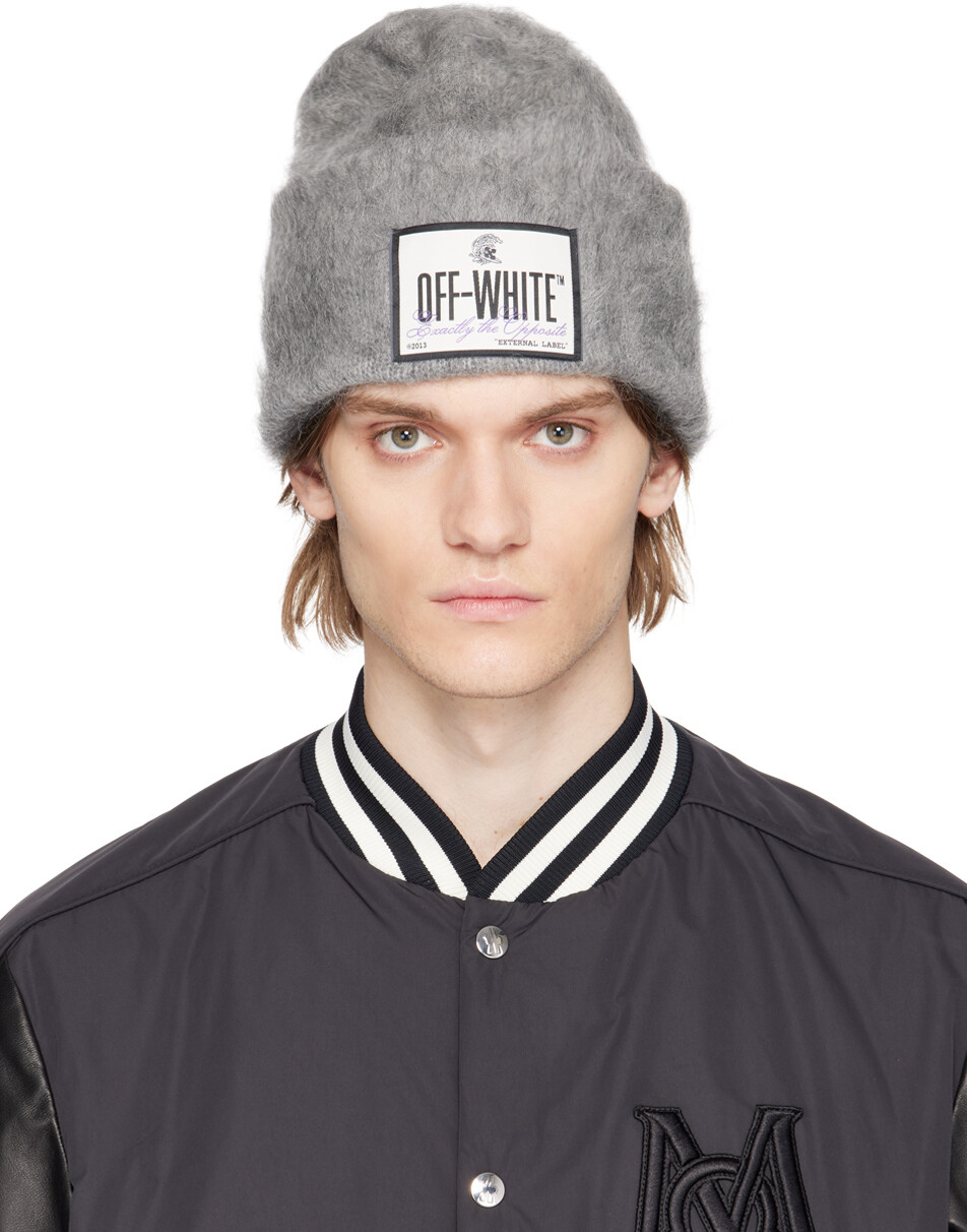 

Серая шапка с нашивками Off-White