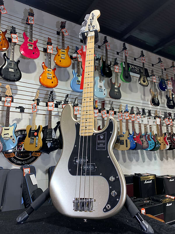 

Гитара Fender 75th Anniversary Precision Bass 728, белый/тёмный