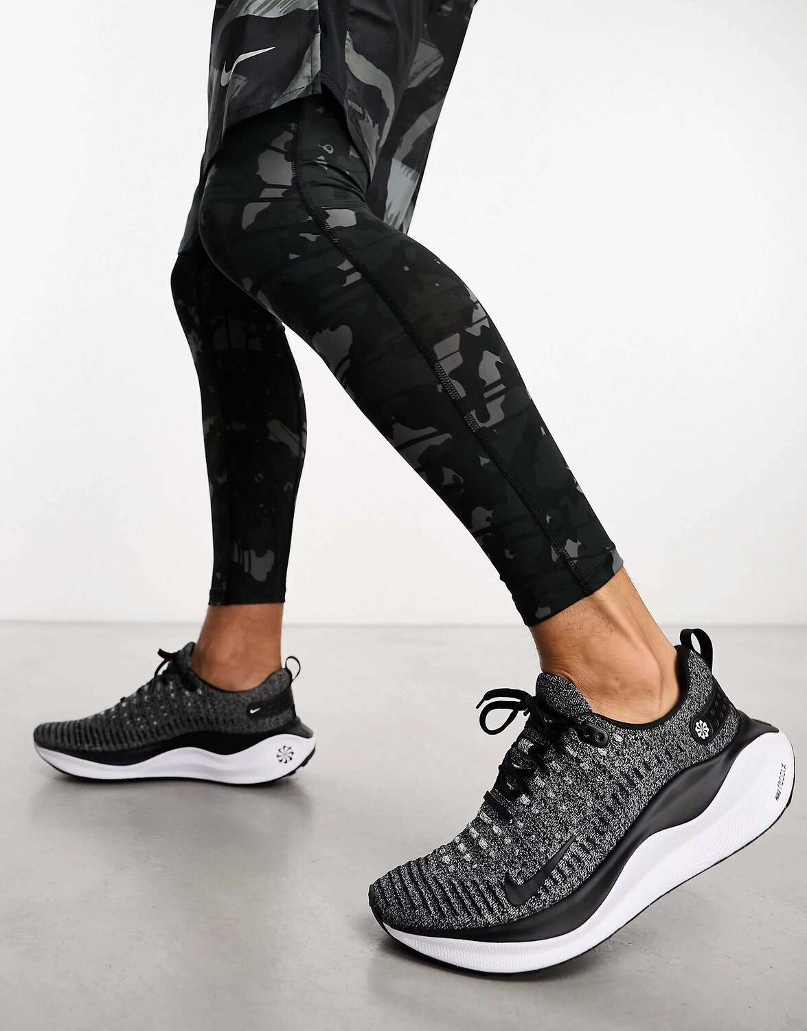 

Черно-белые кроссовки Nike React Infinity Run 4 Flyknit, Черный