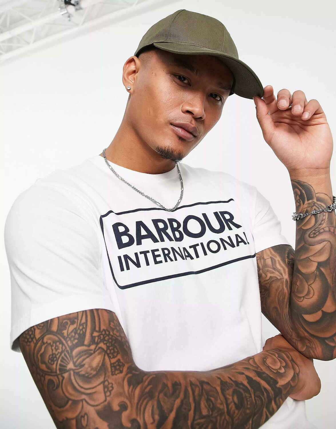 

Белая футболка с большим логотипом Barbour International, Белый