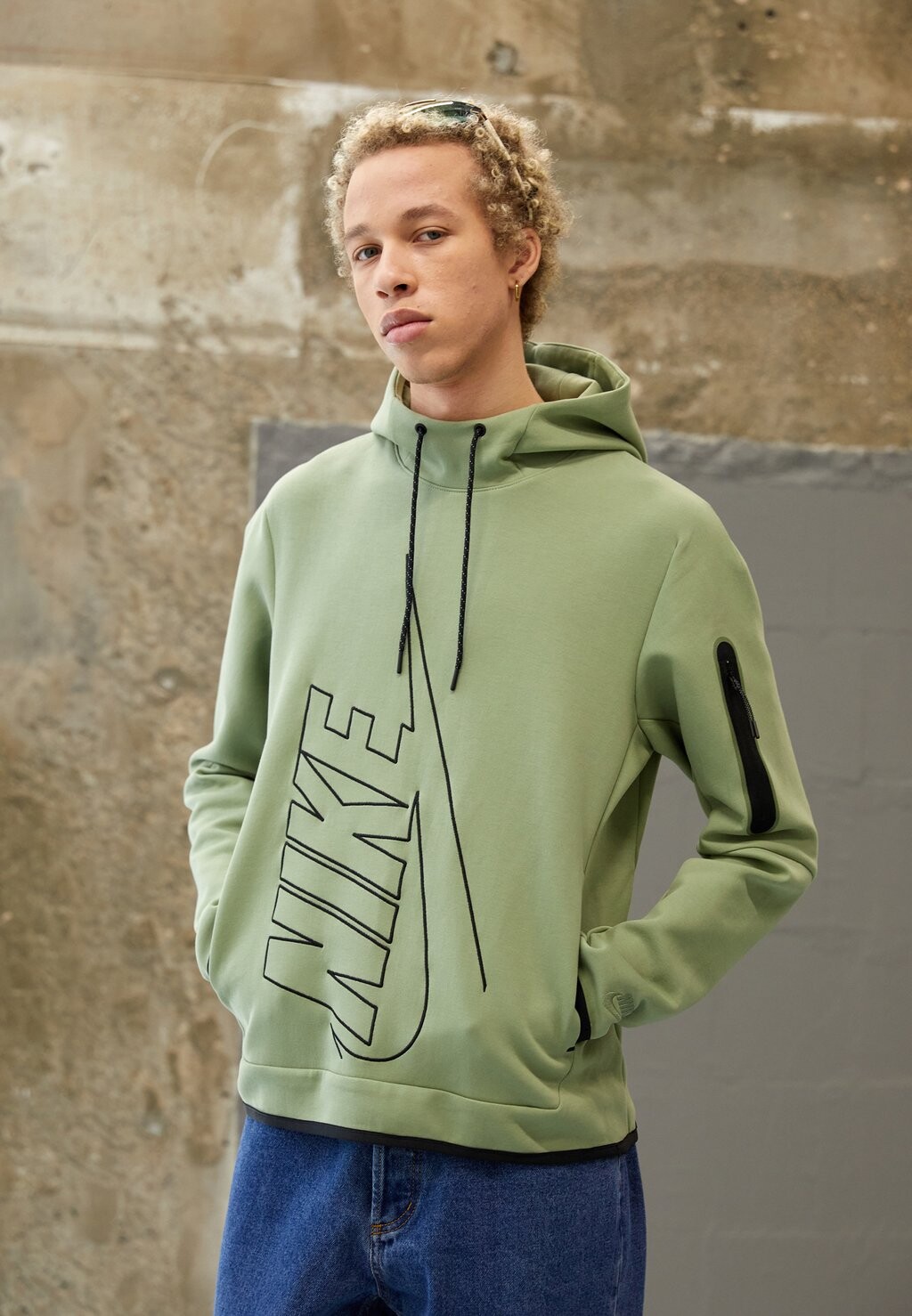 

Толстовка Nike