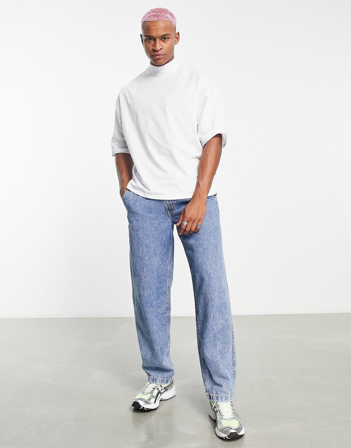 

Белая футболка свободного кроя с высоким воротником ASOS DESIGN