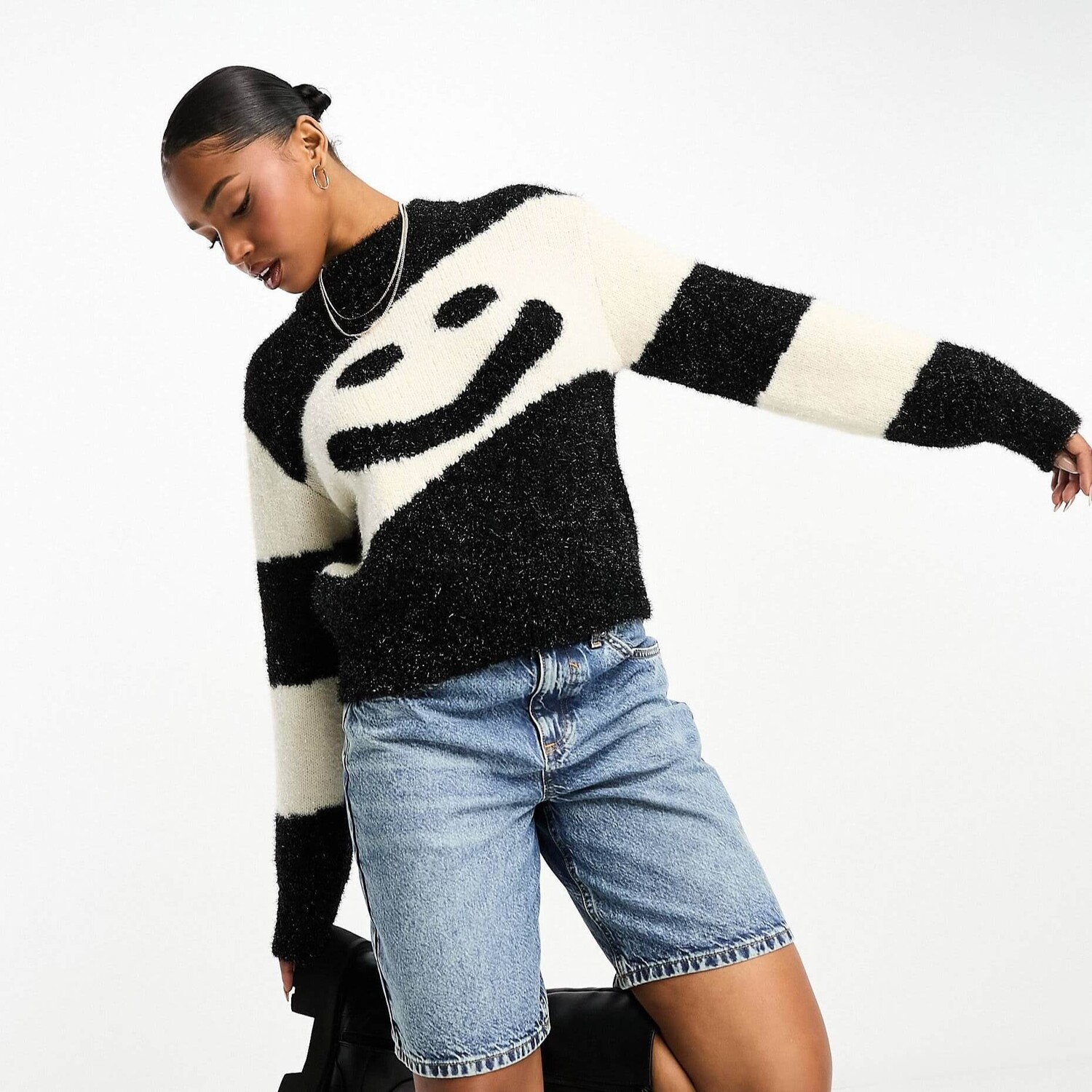 

Джемпер Monki Knitted With Volume Sleeves, черный/белый