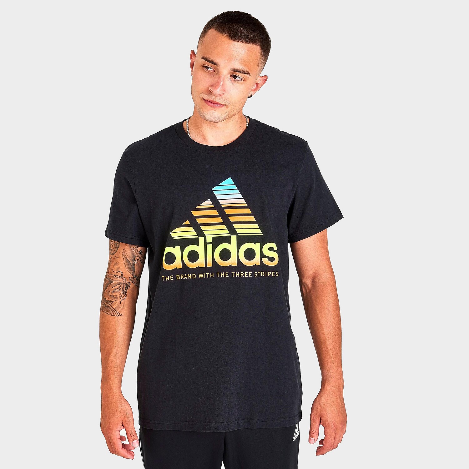 

Мужская футболка Adidas Badge of Sport с градиентной графикой, черный