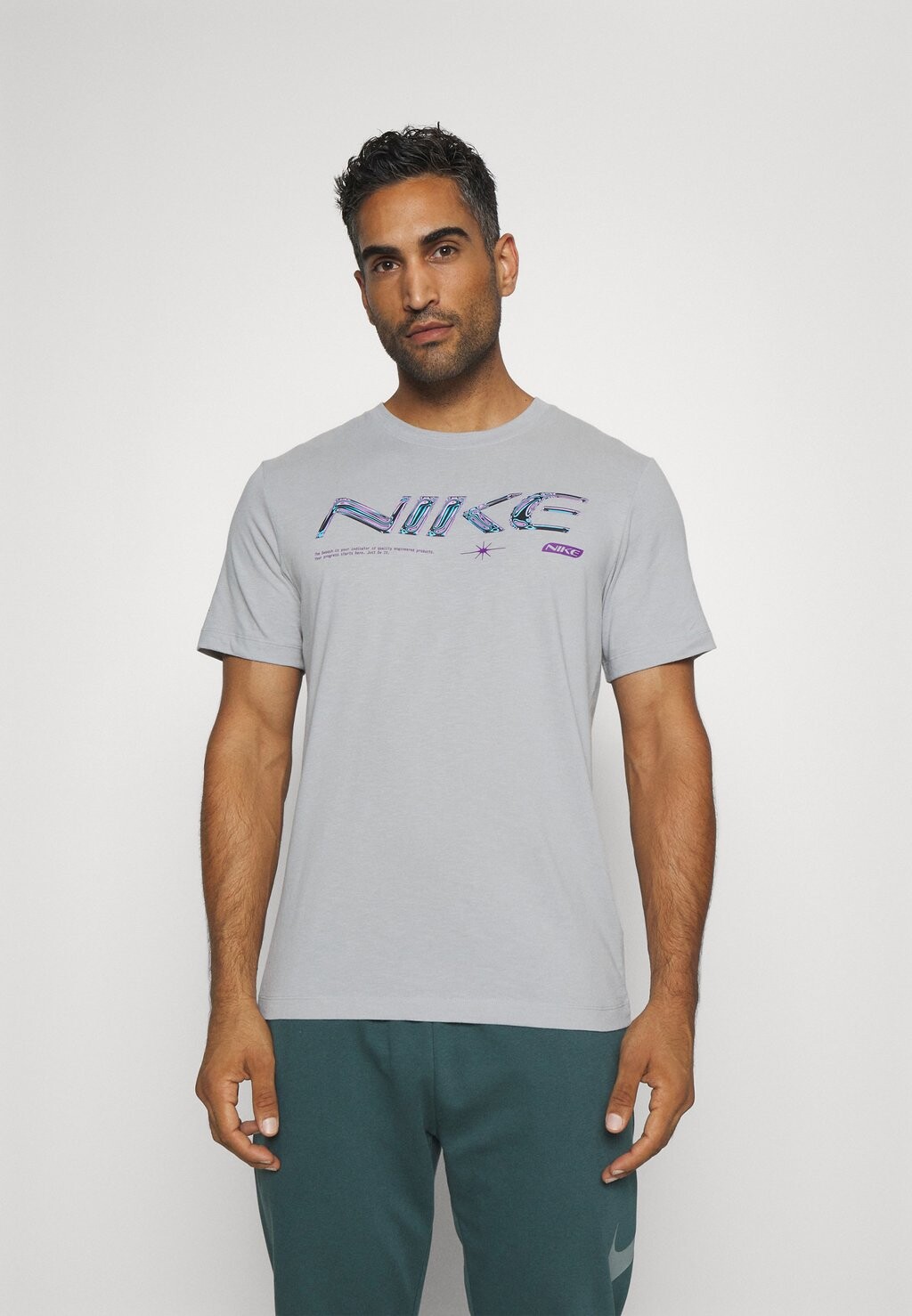 

Спортивная футболка Nike, дымчато-серая