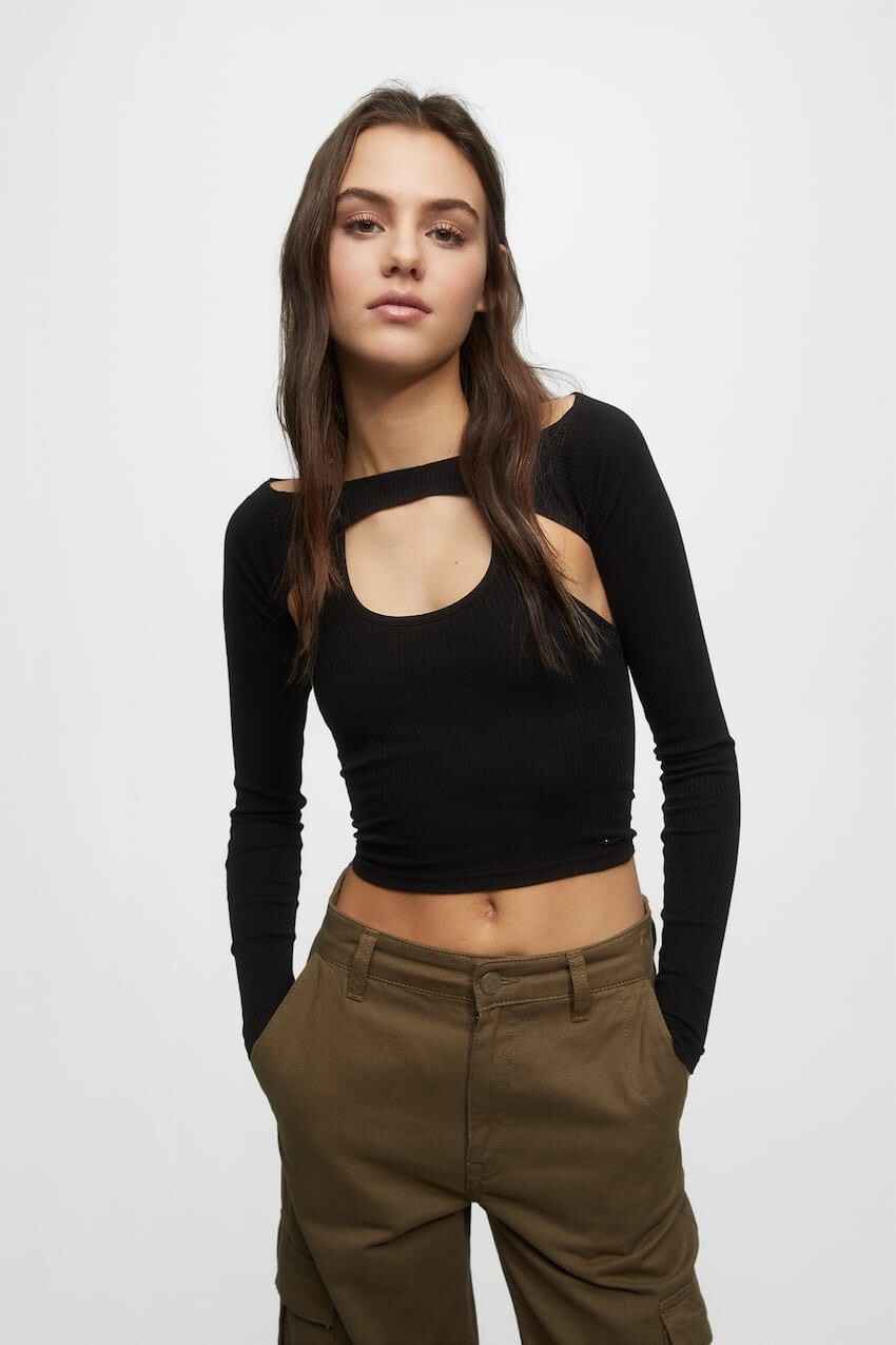 

Топ с лямкой на шее и рукавами Pull&Bear, черный